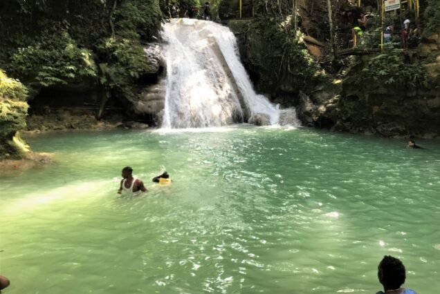 Blue-Hole